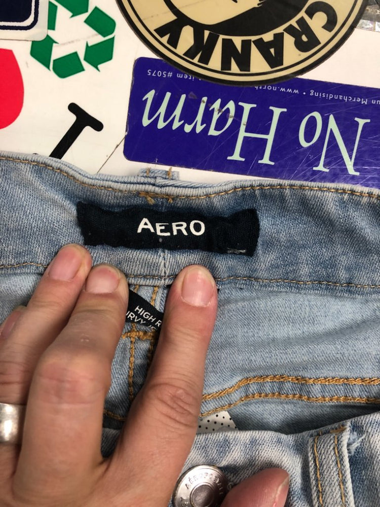227600