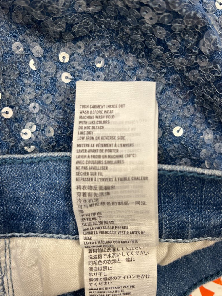 352697