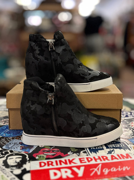 NIB SUGAR CAMO WEDGE SNEAKER