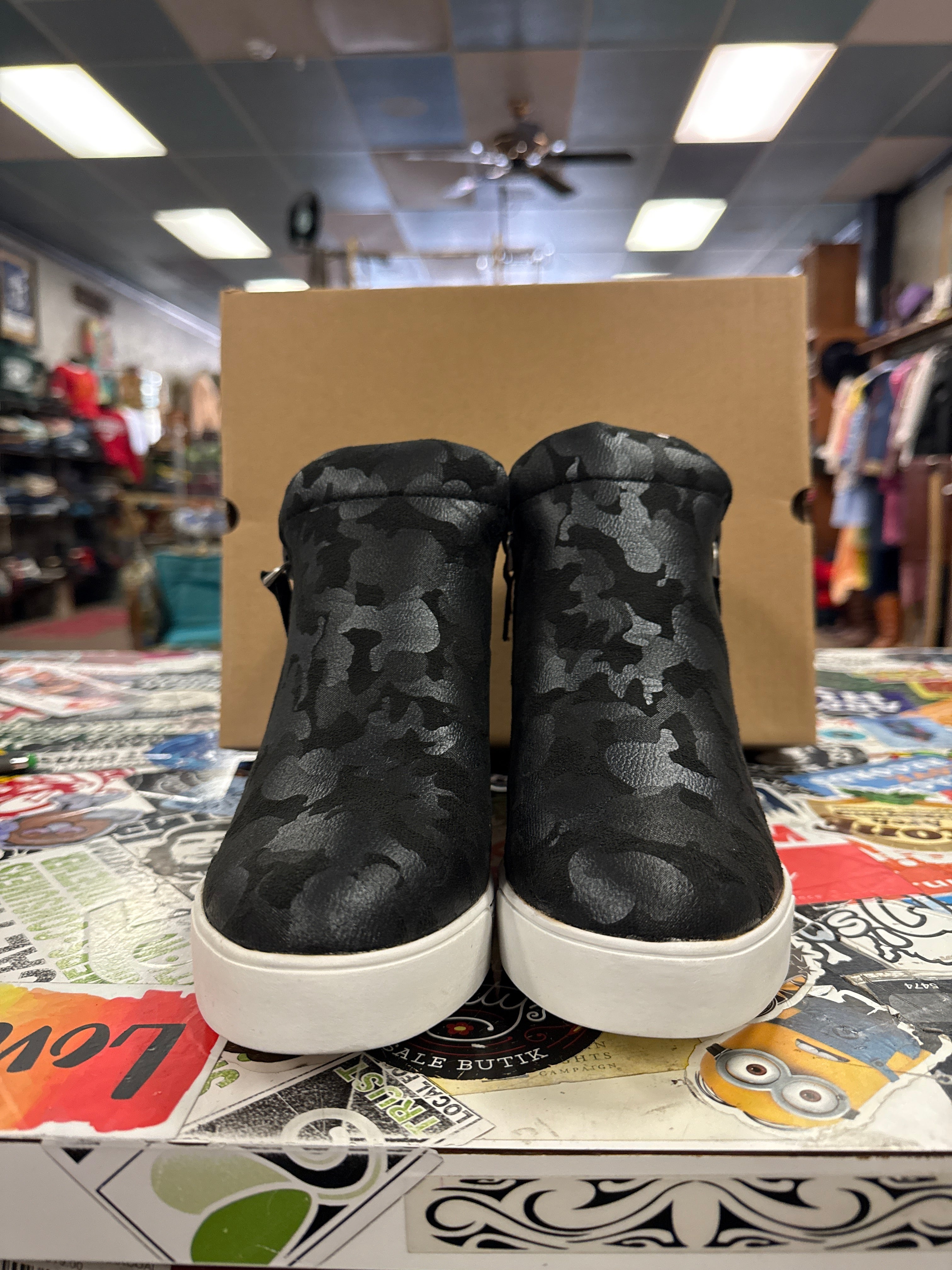 NIB SUGAR CAMO WEDGE SNEAKER