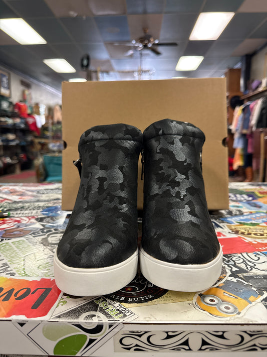 NIB SUGAR CAMO WEDGE SNEAKER