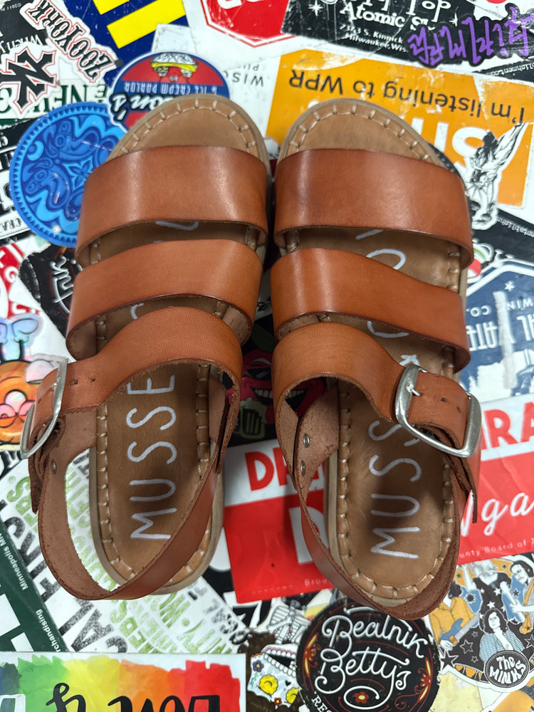 NWOT MUSSE & CLOUD SANDALS
