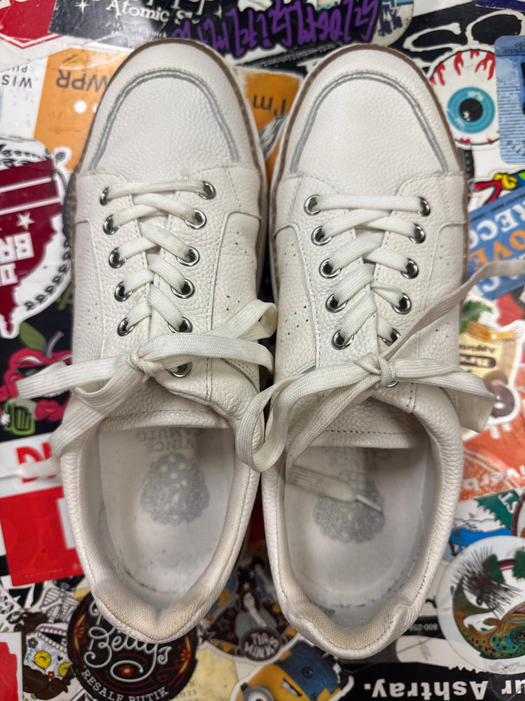 VINCE CAMUTO LEATHER SNEAKER (org$80)