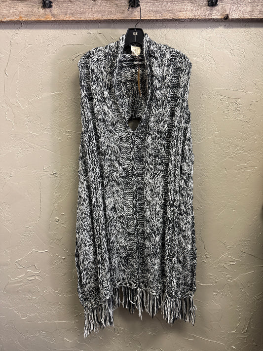 NWT LA BLEND CABLE KNIT PONCHO (org$72)