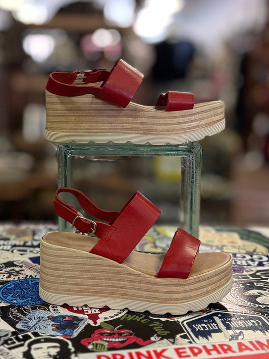 STRAPPY PLATFORM SANDAL