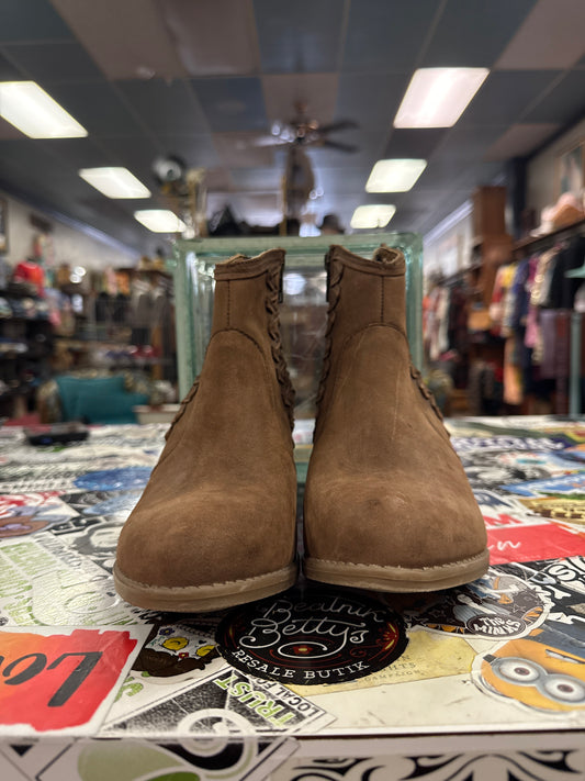 NWOT MUSSE & CLOUD ANKLE BOOTS (org$150)
