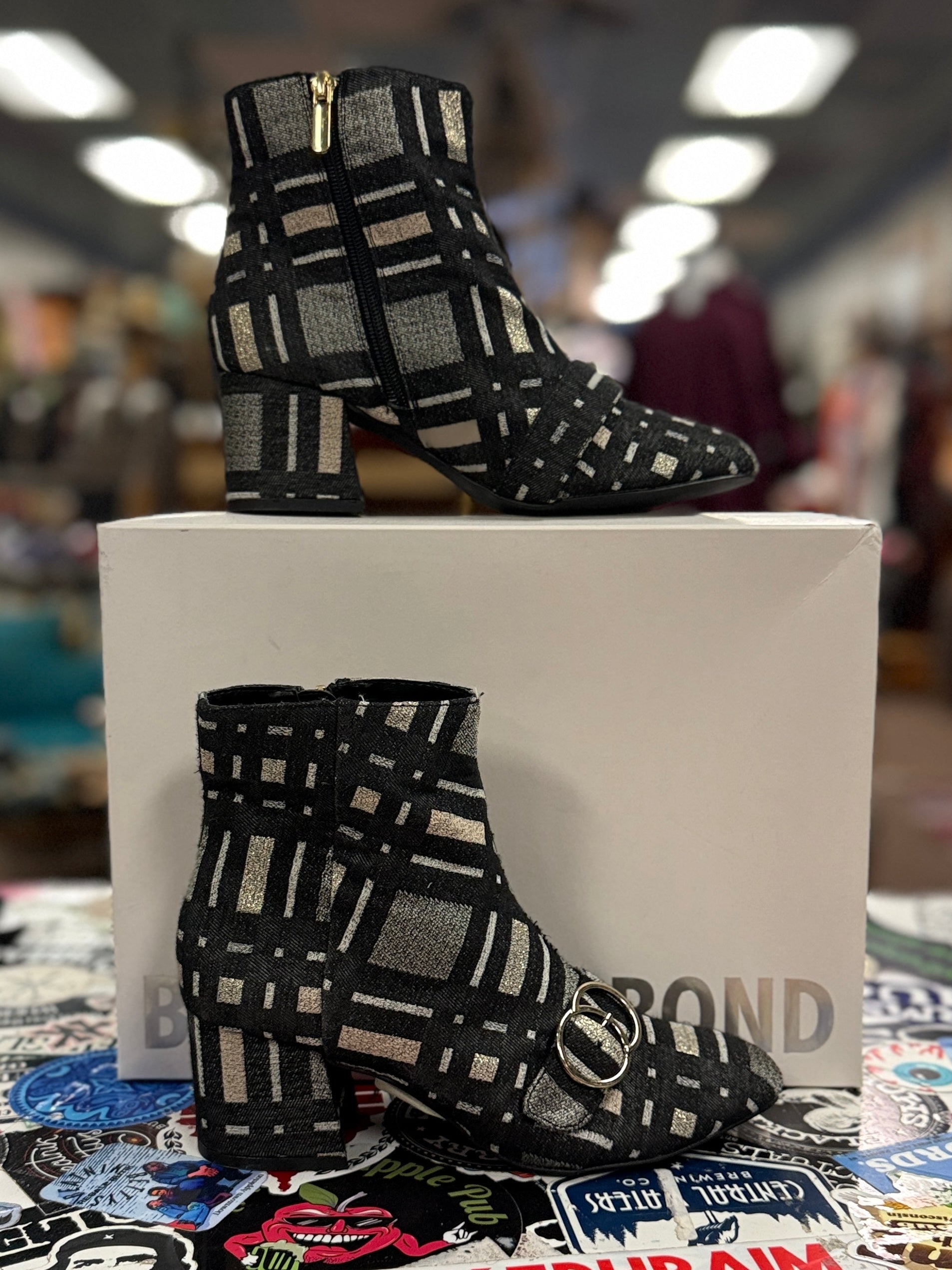 NIB BLEEKER & BOND METALLIC ANKLE BOOT