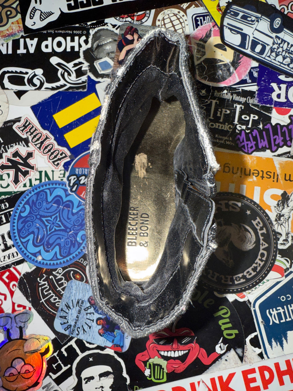 NIB BLEEKER & BOND METALLIC ANKLE BOOT