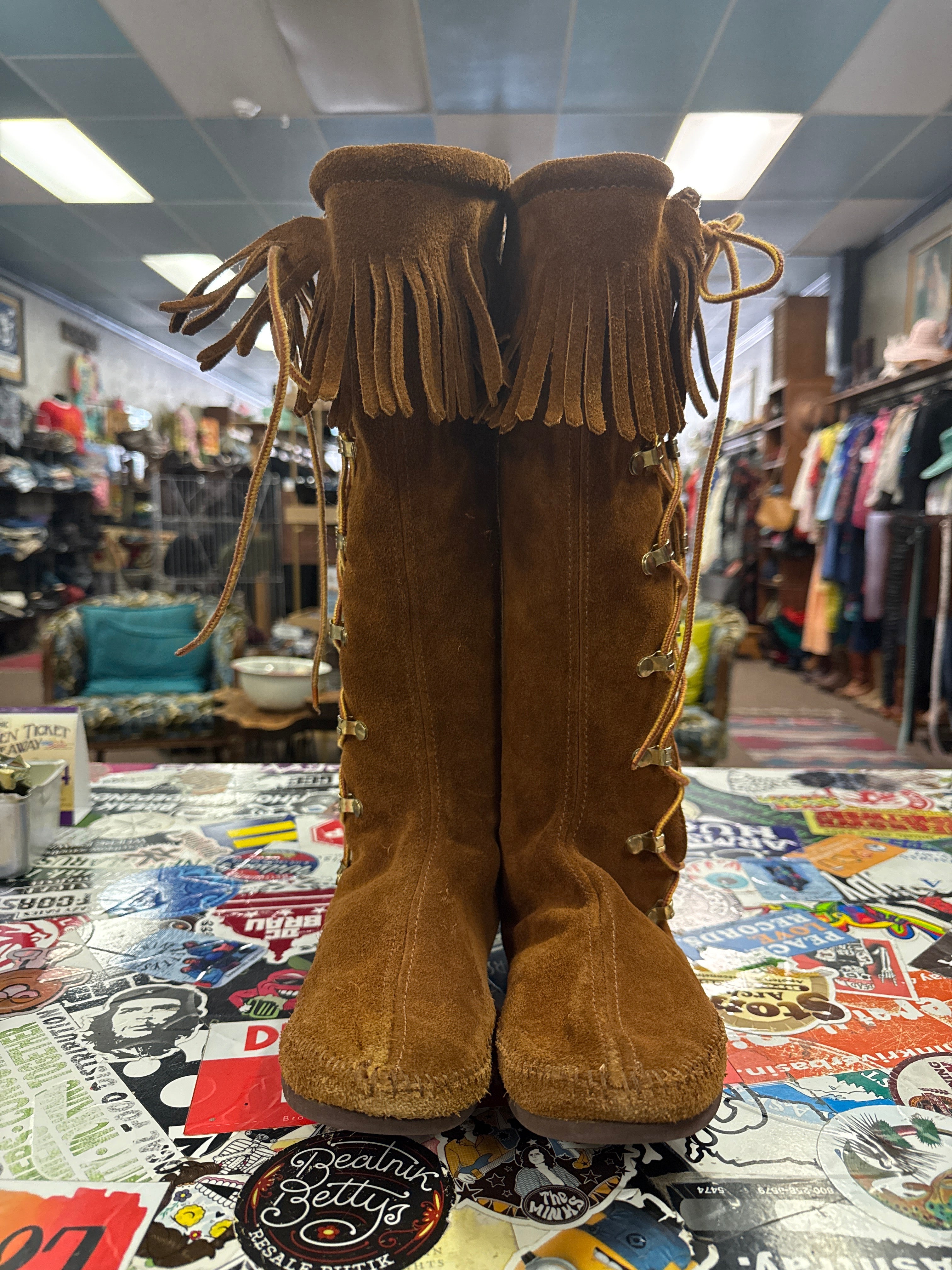 MINNETONKA SIDE LACE BOOTS