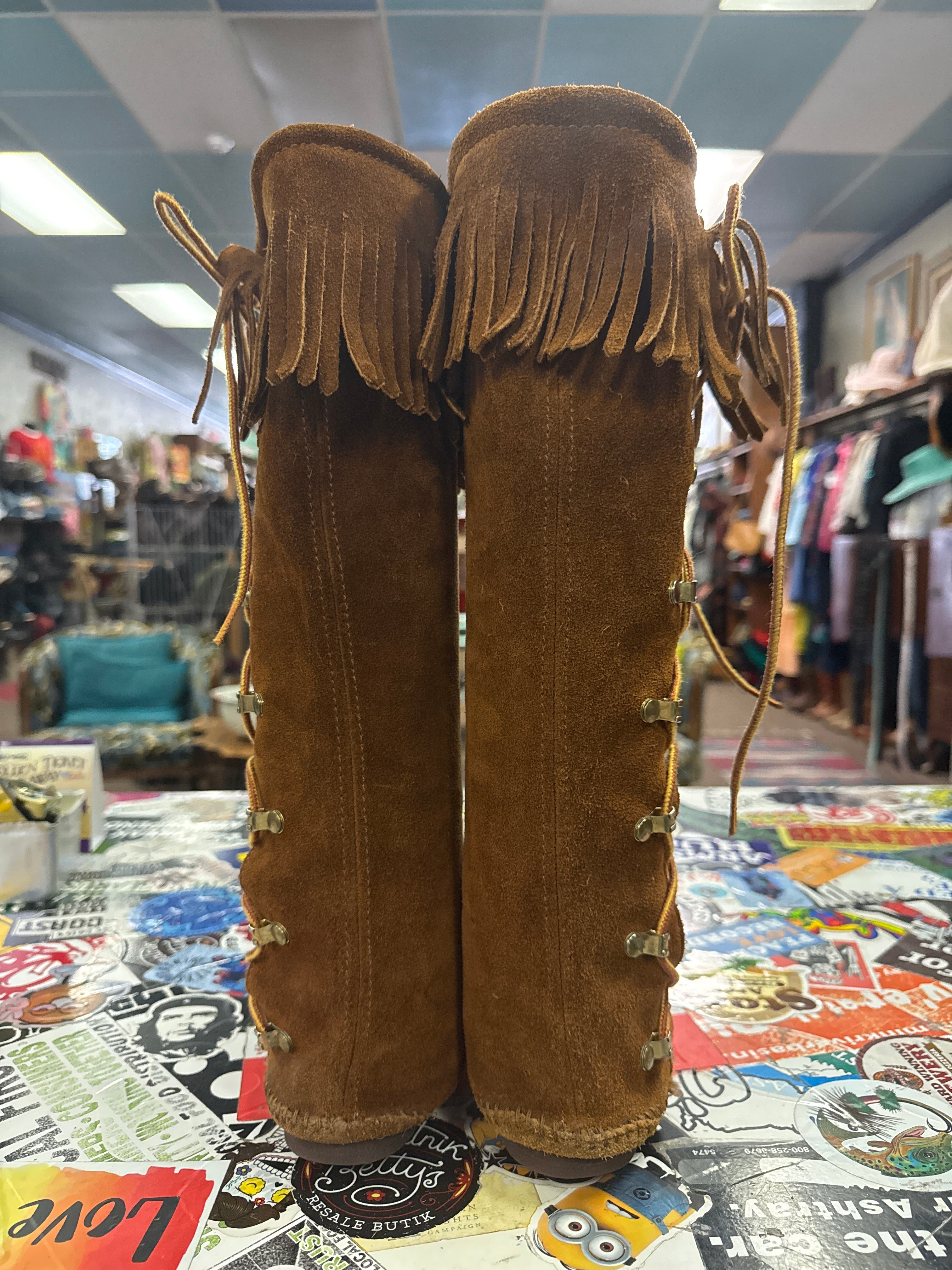 MINNETONKA SIDE LACE BOOTS