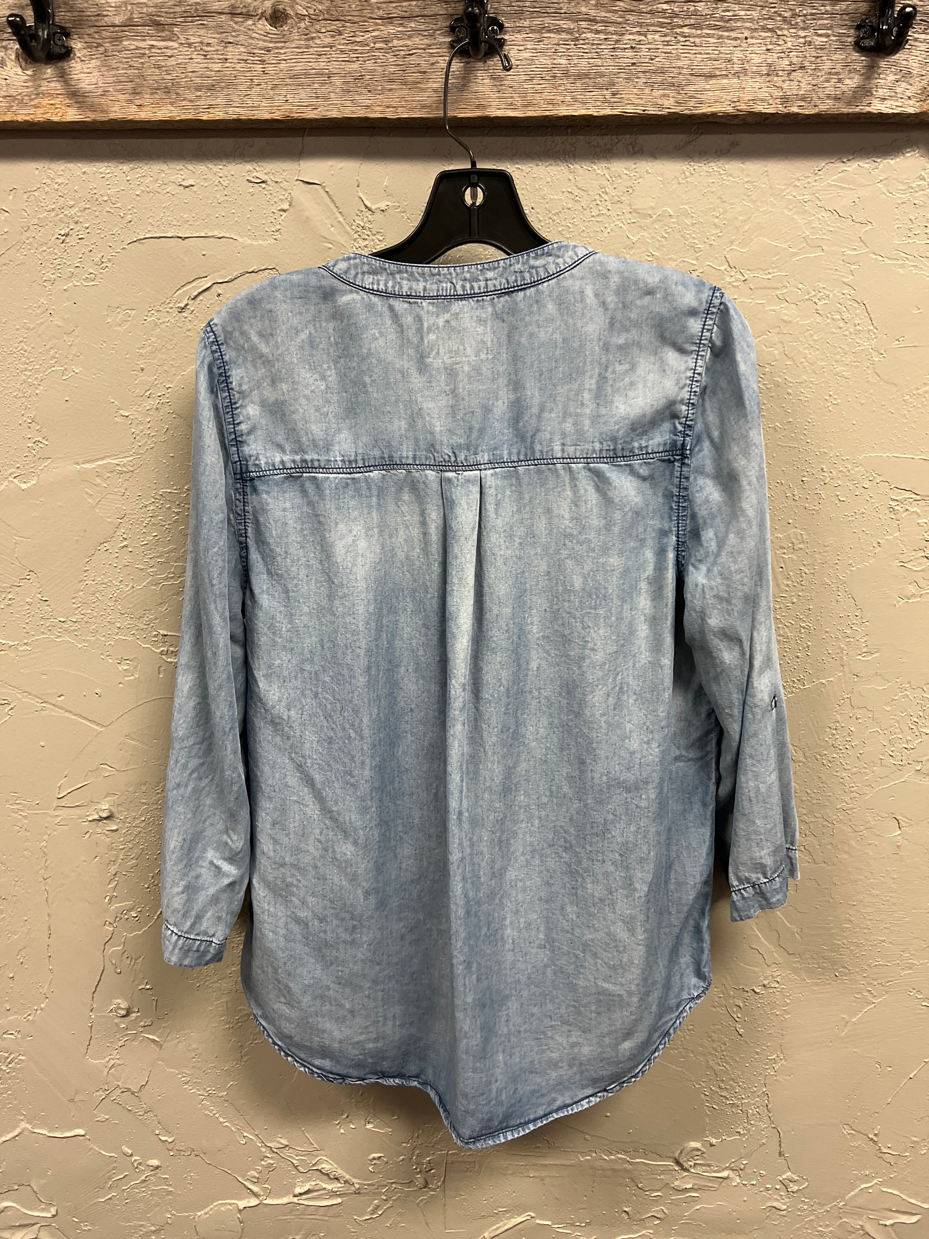BASS CHAMBRAY PULLOVER TOP