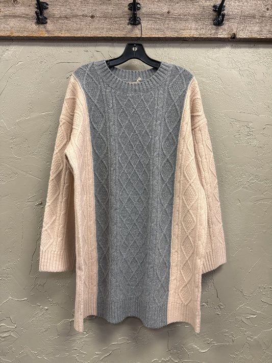NWT HEM & THREAD SWEATER TUNIC