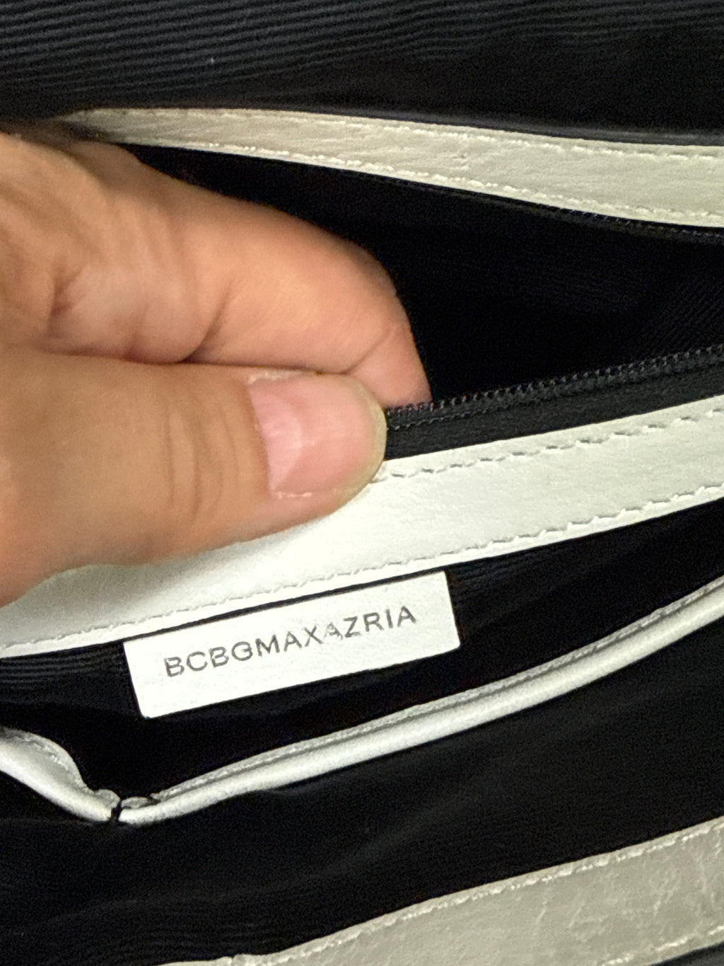 BCBG TRAPEZE HANDBAG (org$528)