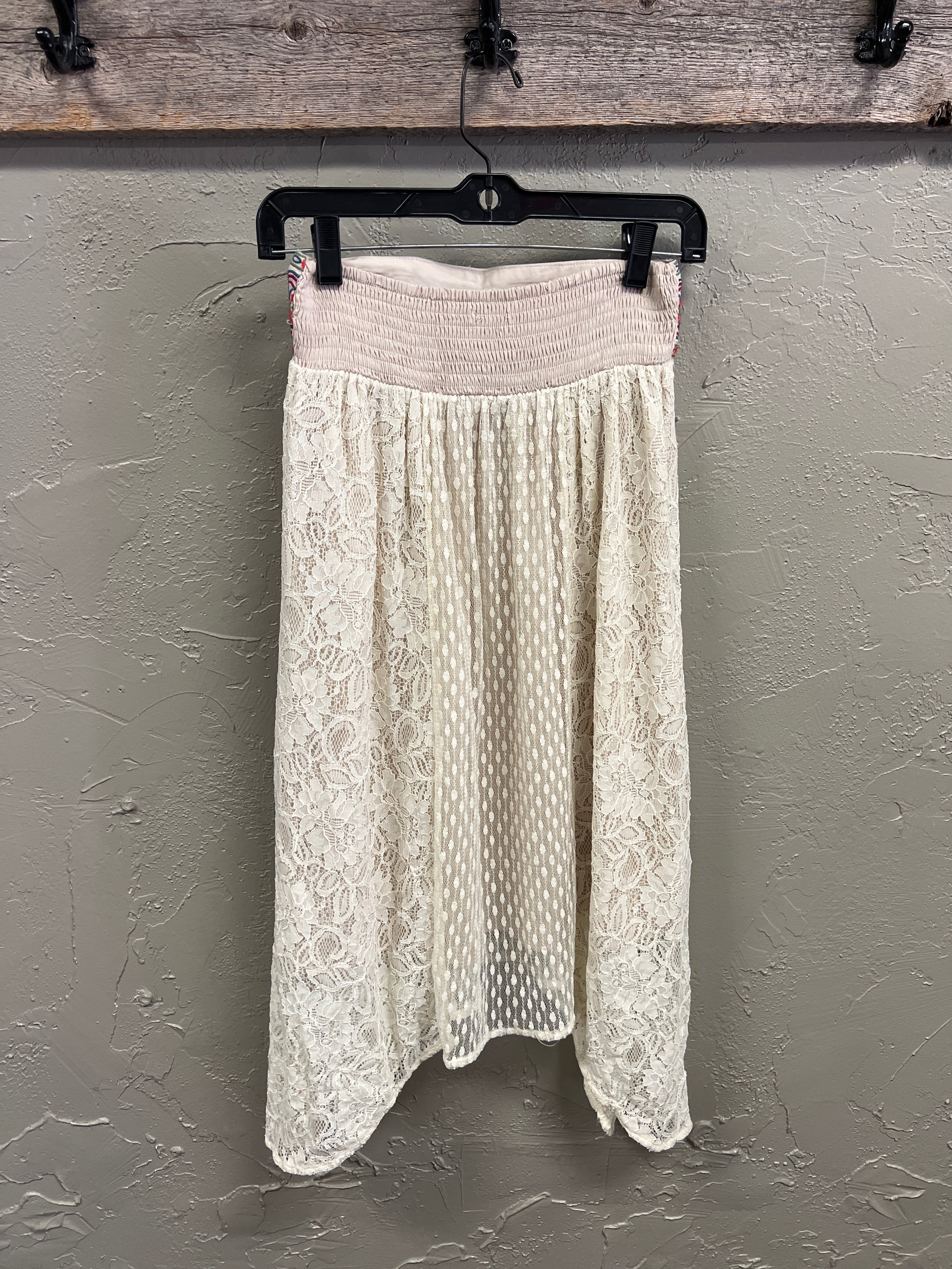 FLYING TOMATO LACE SKIRT