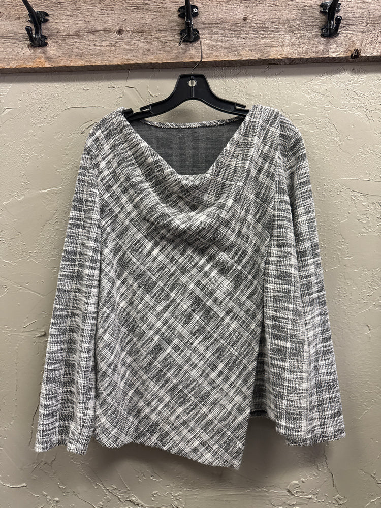 BLACK & WHITE DRAPED TOP