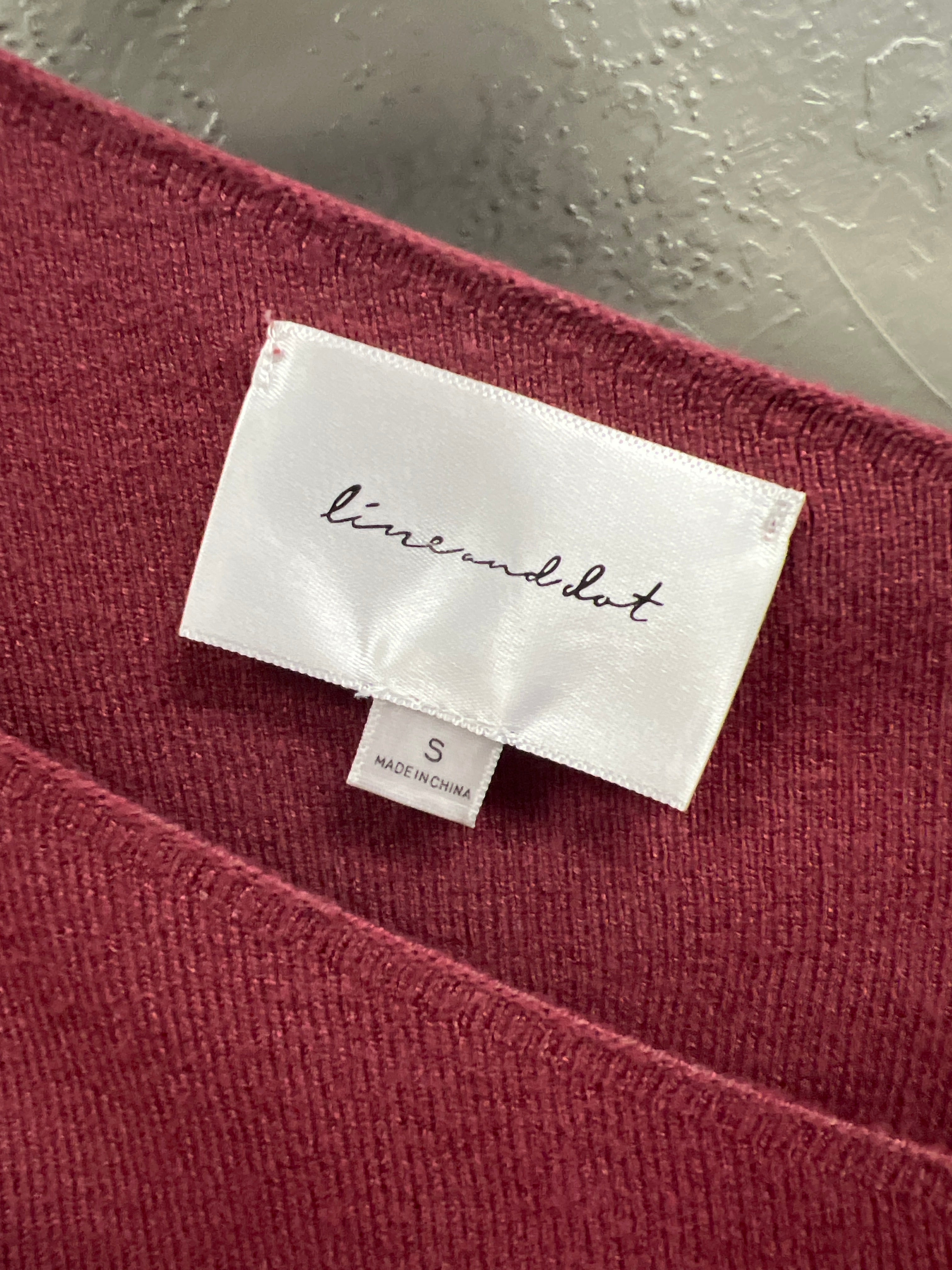 LINE AND DOT OFF THE SHOULDER TOP (org$99)