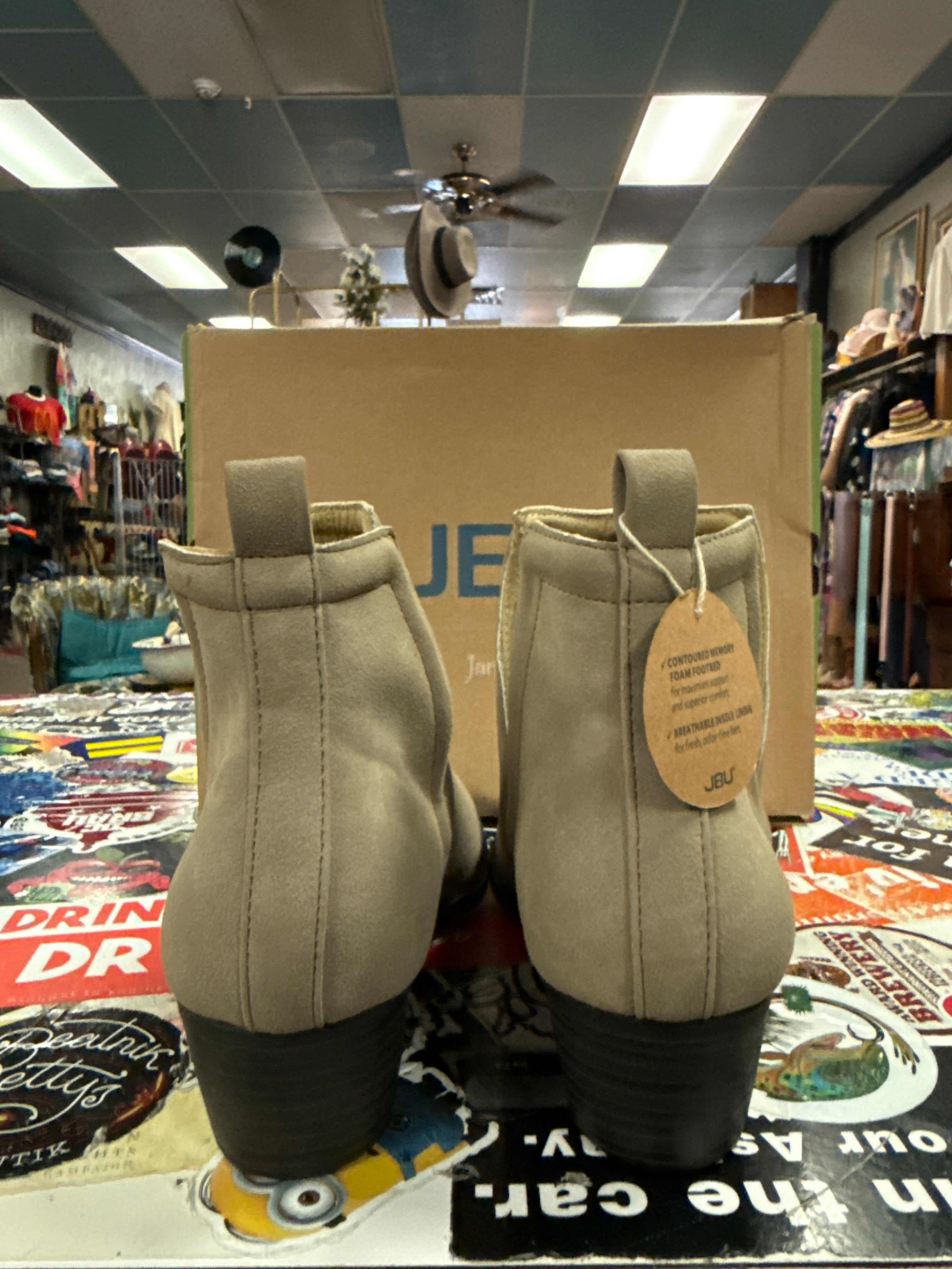 NIB JBU FLORAL EMBROIDERED BOOT (org$98)