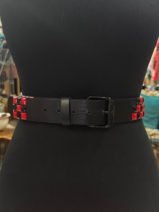 PYRAMID STUD BELT