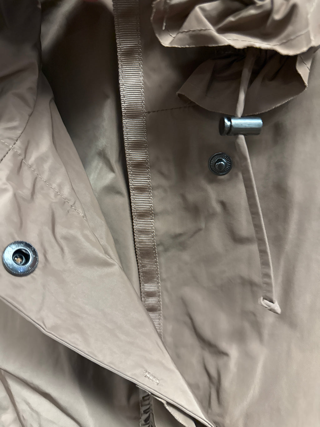 BANANA REPUBLIC RUFFLED RAIN COAT
