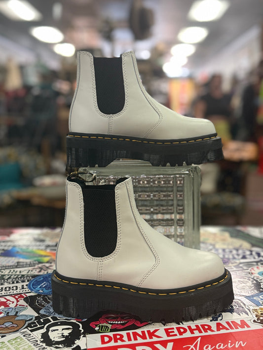 NWT DR MARTEN SMOOTH LEATHER BOOT