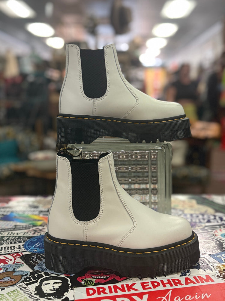 NWT DR MARTEN SMOOTH LEATHER BOOT