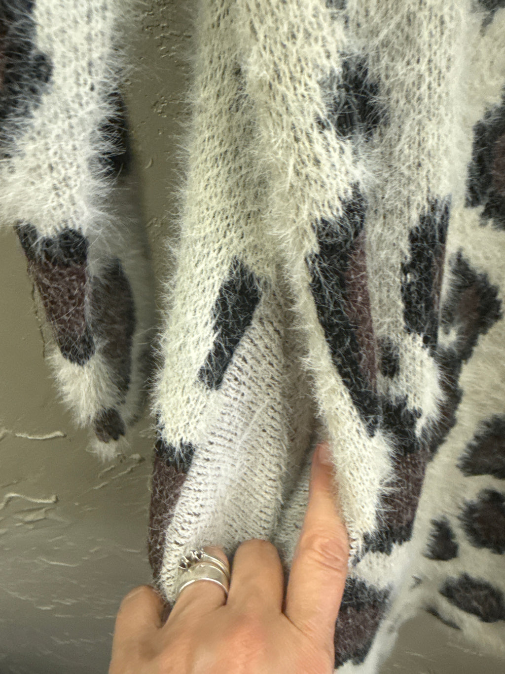 UMGEE ANIMAL PRINT FUZZY CARDI