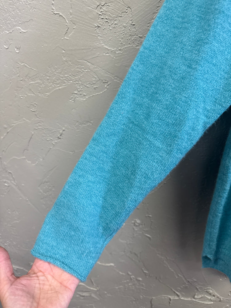 EASEL HEART FRONT SWEATER