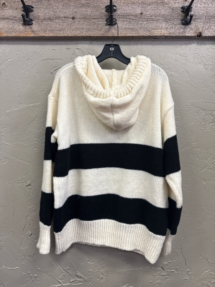 EN CREME HOODED SWEATER