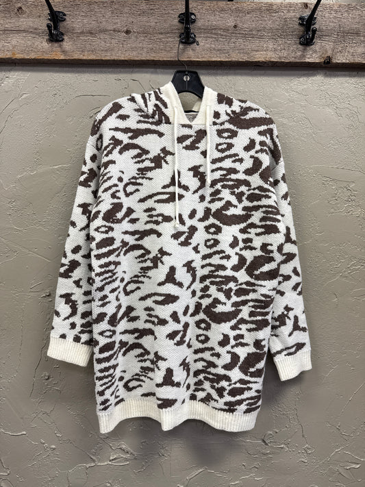 DOE & RAE HOODED SWEATER