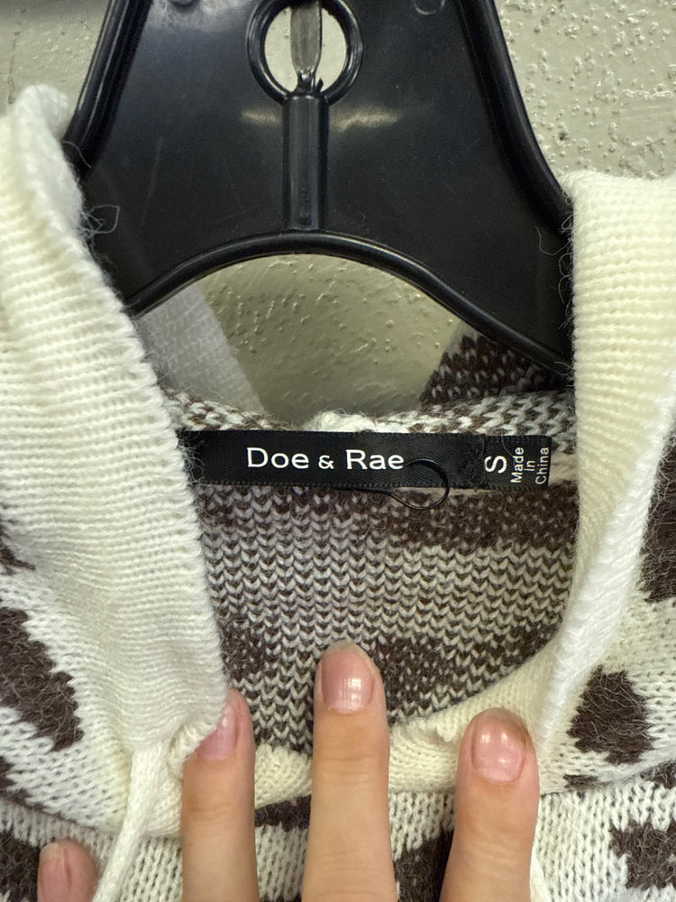 DOE & RAE HOODED SWEATER