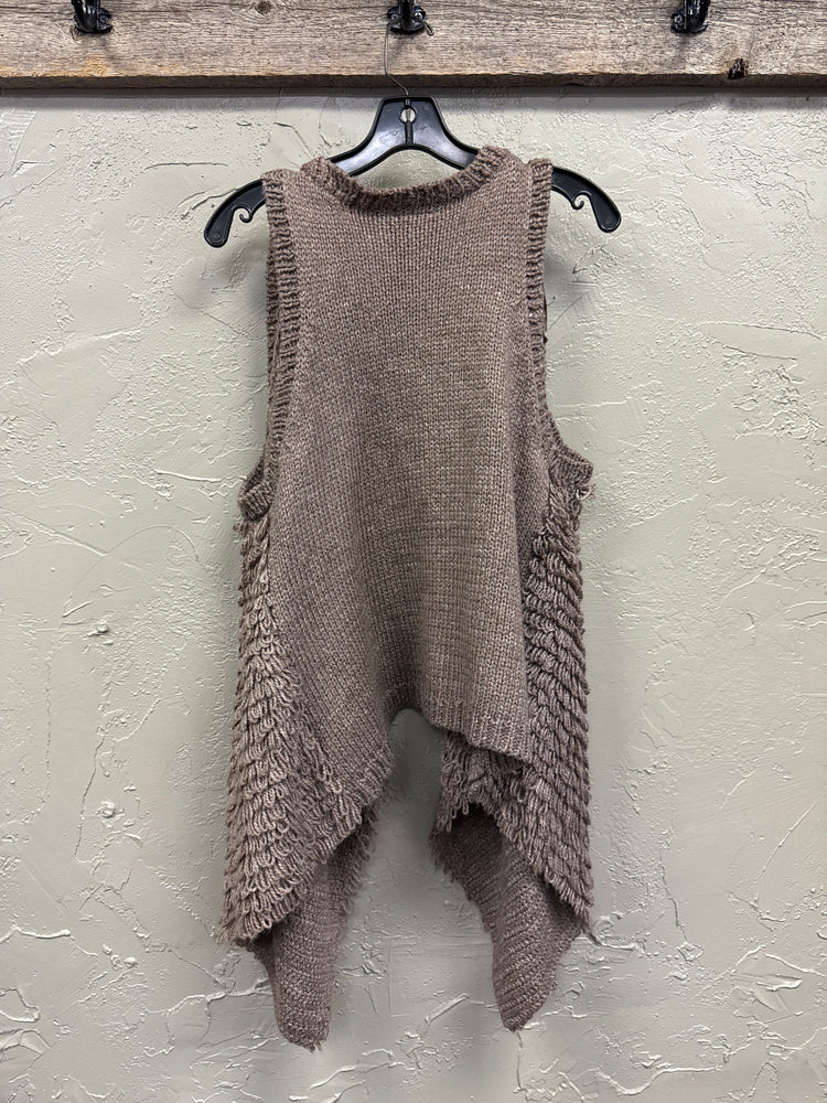 ROMEO & JULIET SWEATER VEST