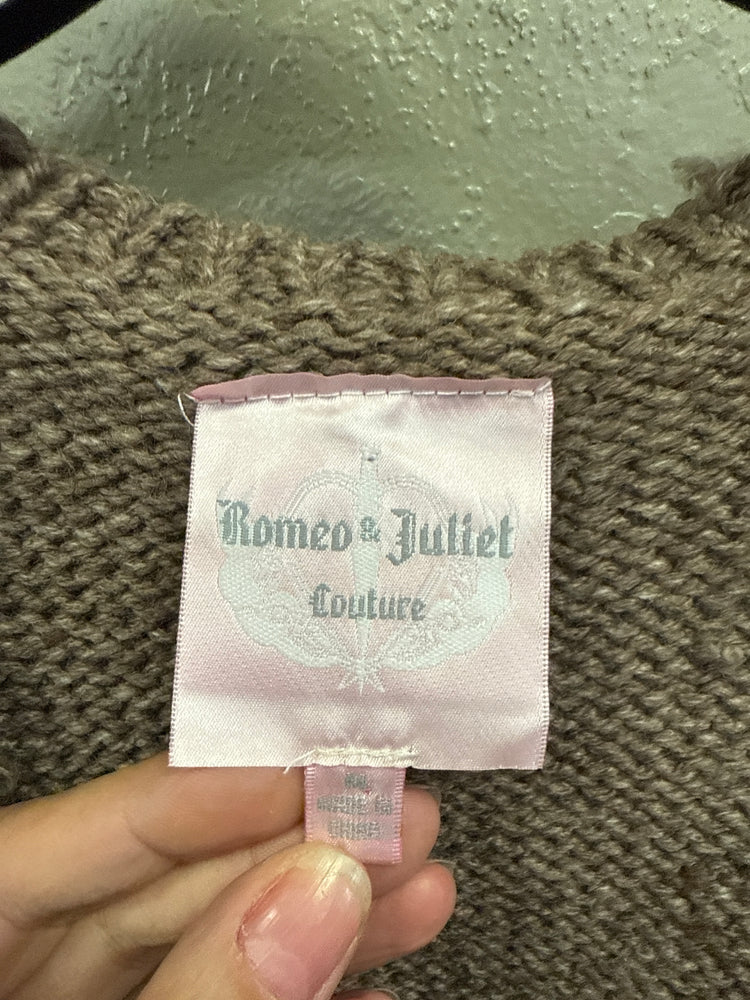ROMEO & JULIET SWEATER VEST