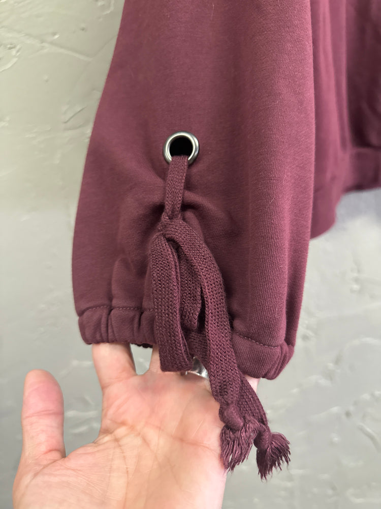 DOE & RAE WRIST DETAIL PULLOVER