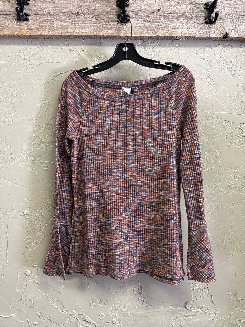 AKEMI + KIN FLARE SLEEVE TOP