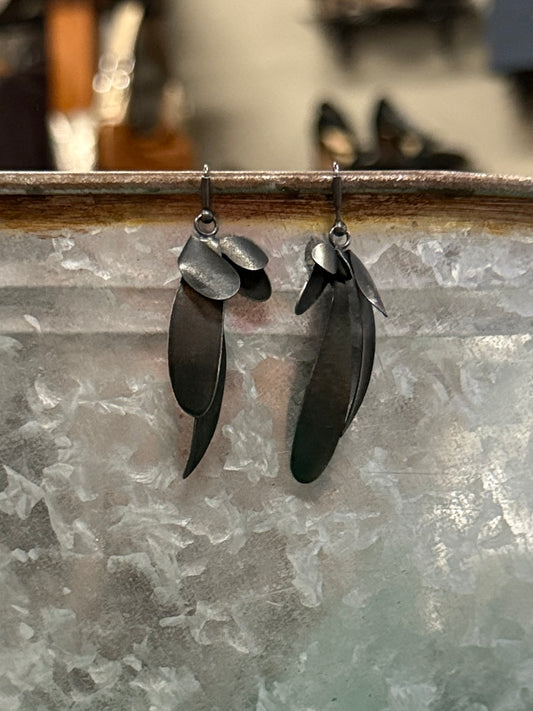 METAL FLOWER EARRINGS