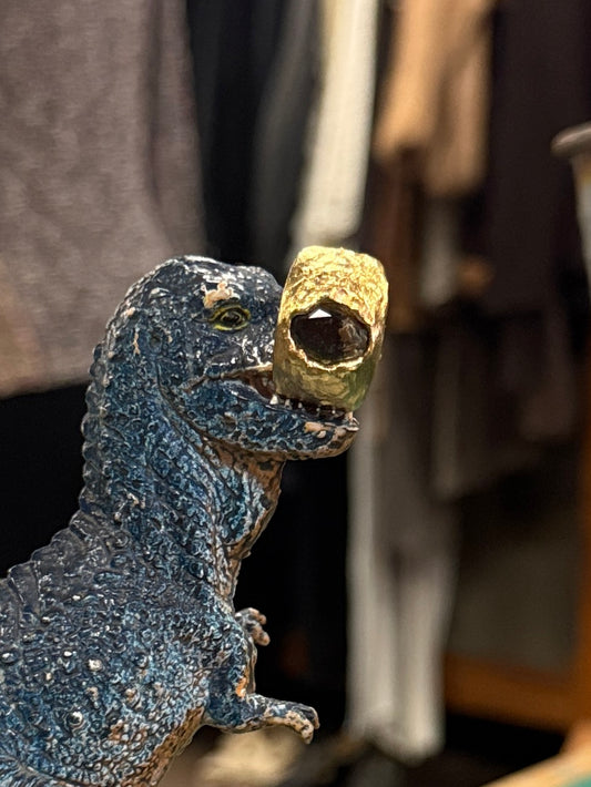 HAMMERED GOLD RING