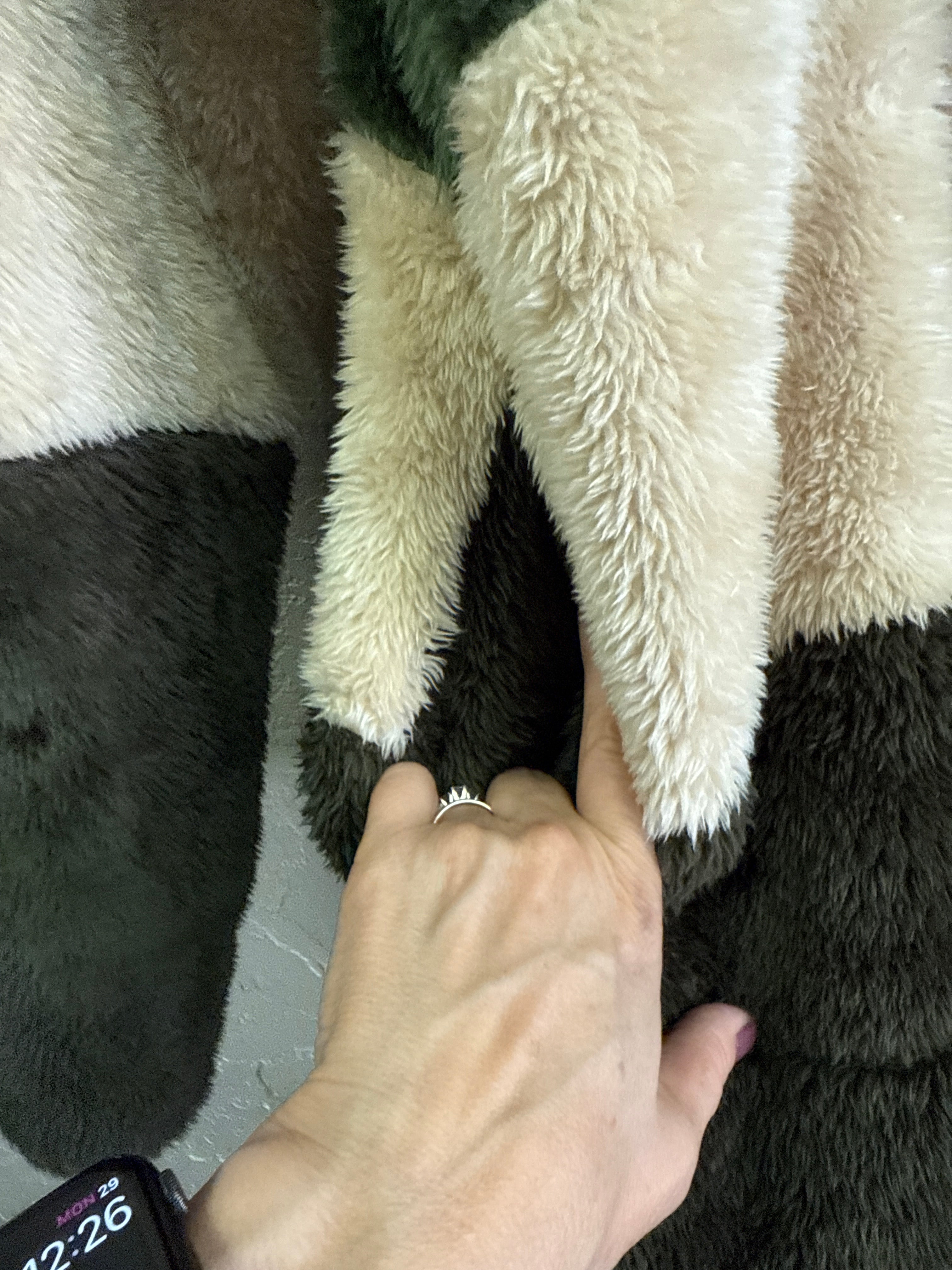 ZENANA OUTFITTERS FUZZY PULLOVER