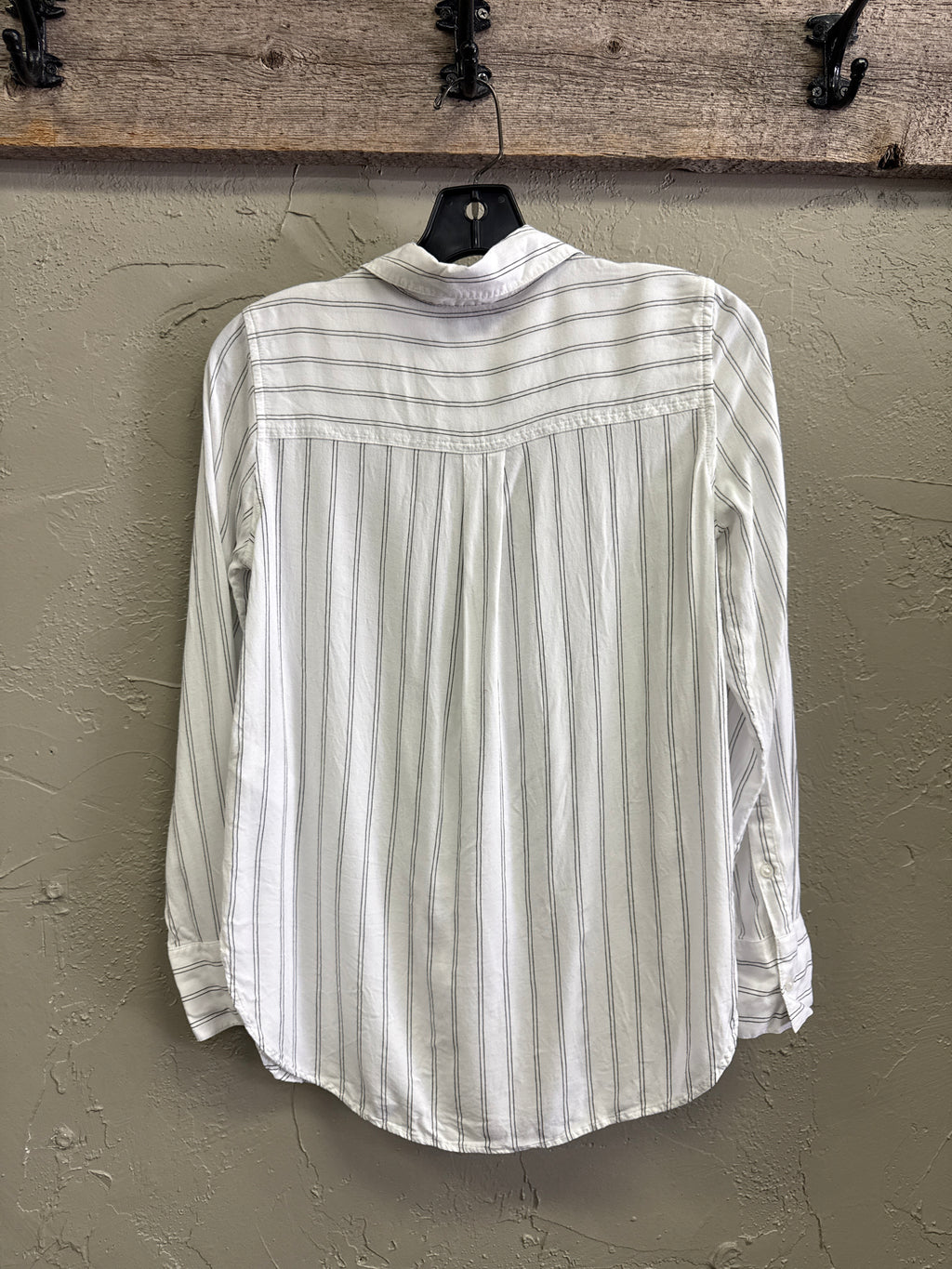 BANANA REPUBLIC BUTTON UP