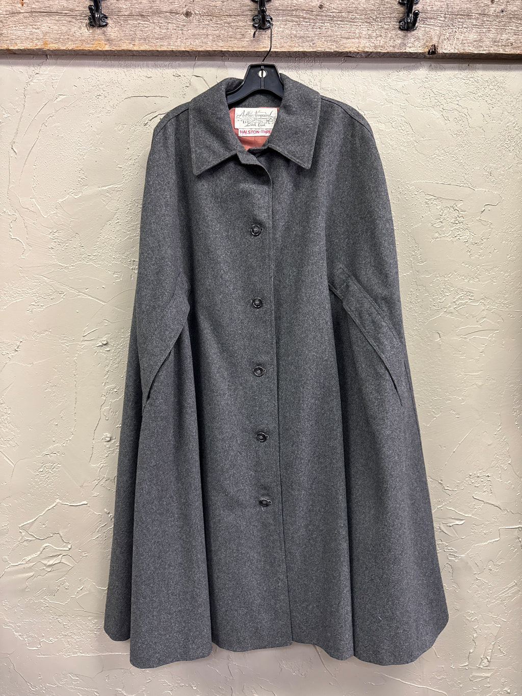 VTG ARTHUR NORGAARD CAPE