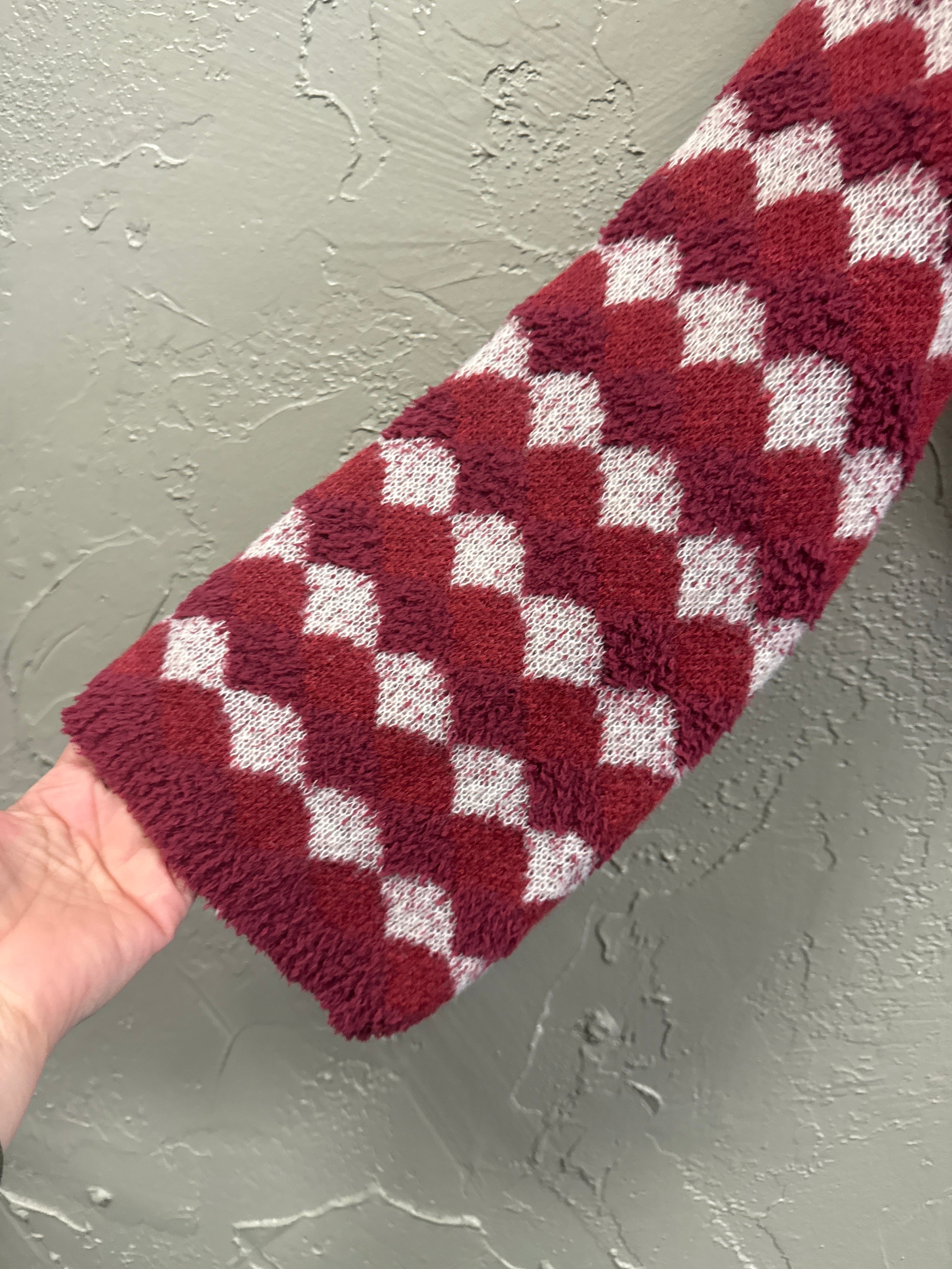 SCALLOP DESIGN CROP SWEATER