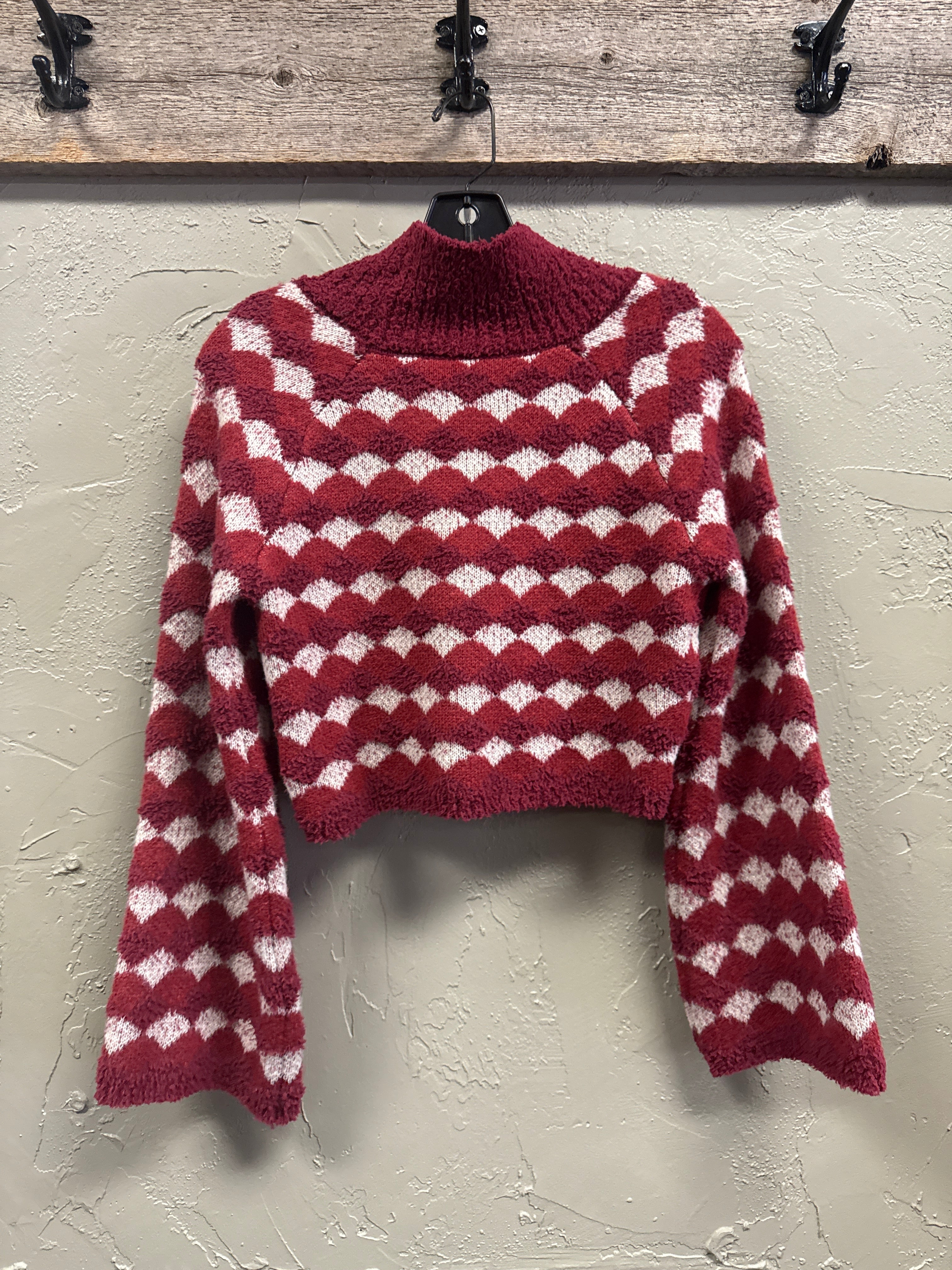 SCALLOP DESIGN CROP SWEATER