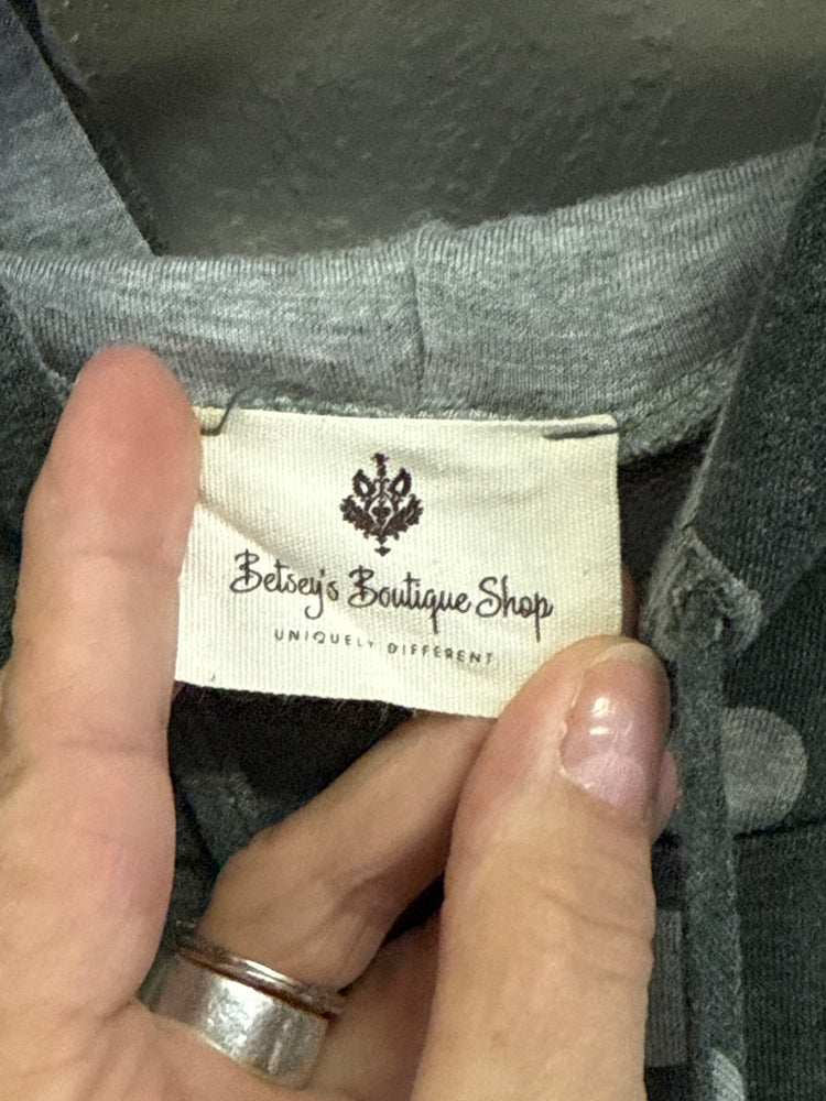 BETSEY'S BOUTIQUE HOODED SHIRT