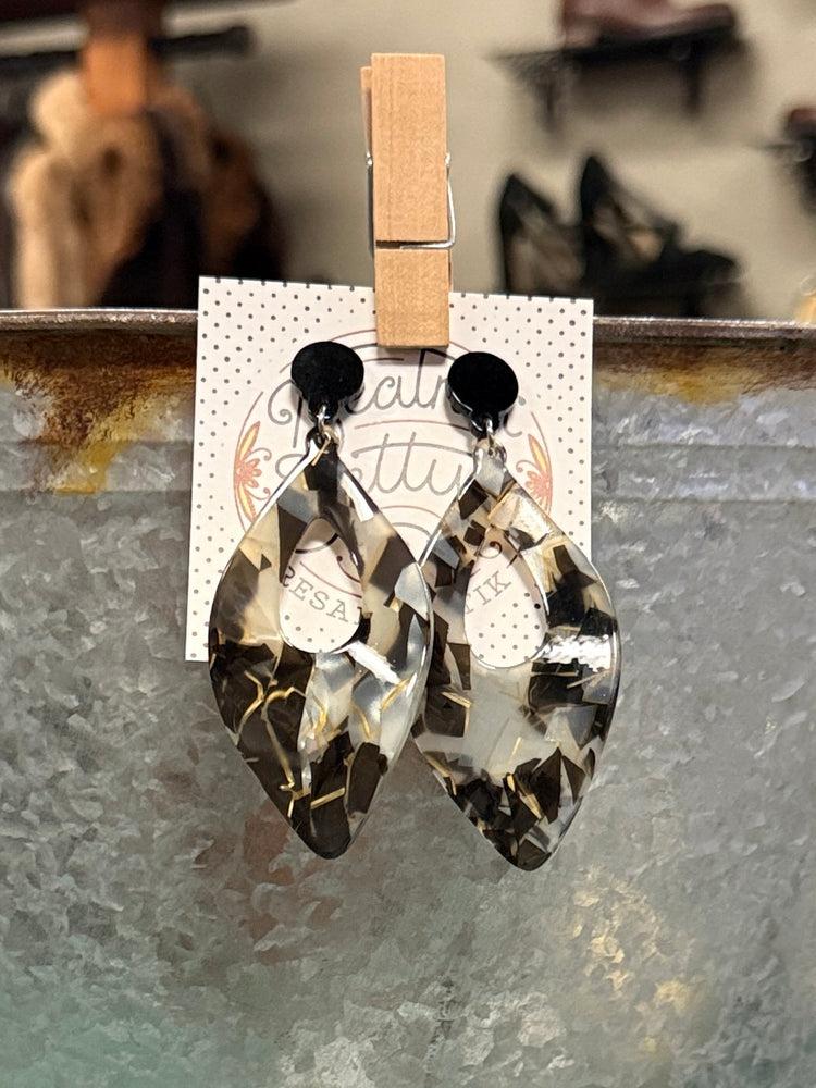 TORTOISESHELL DESIGN EARRINGS