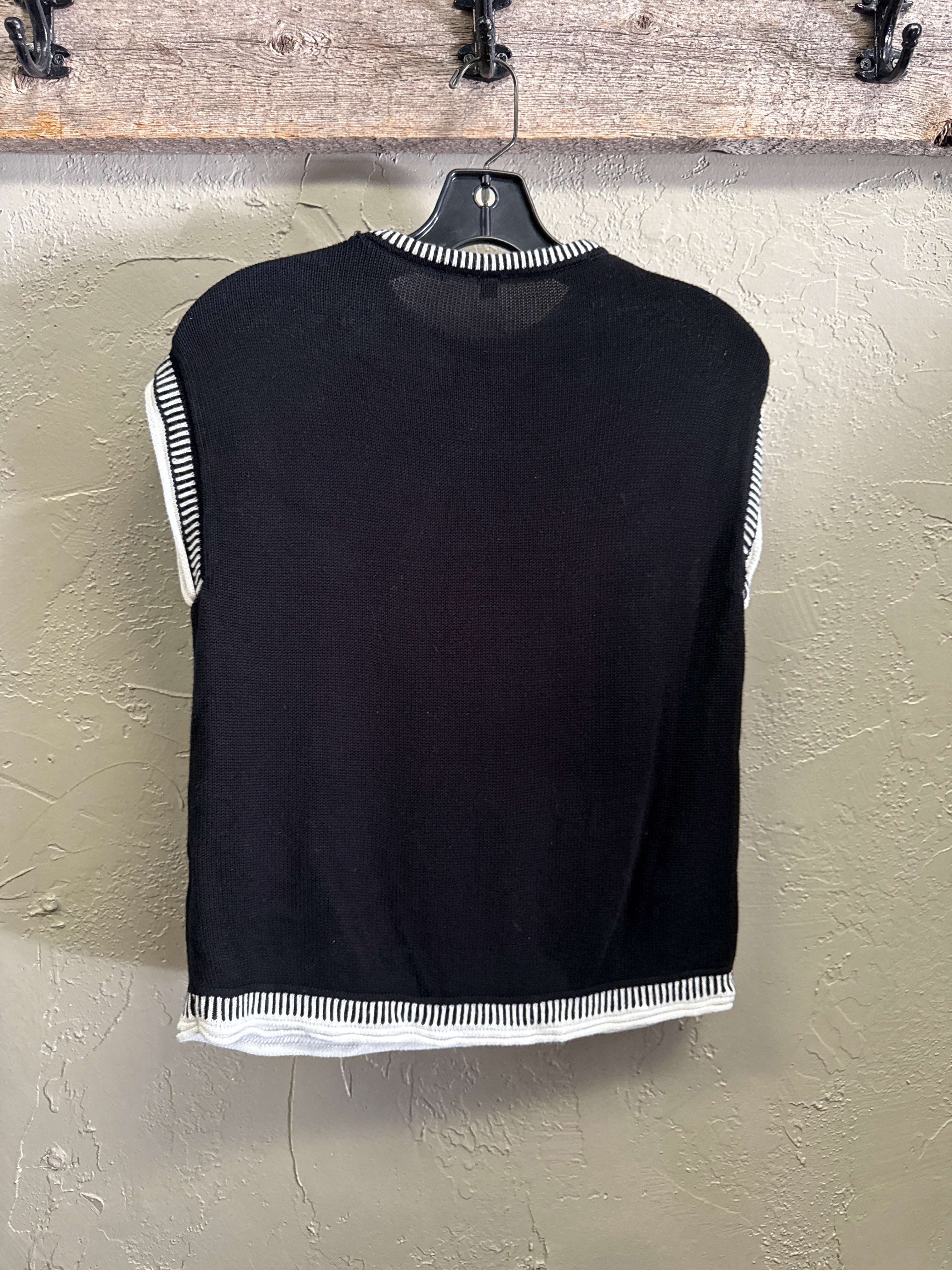 SLEEVELESS KNIT TOP