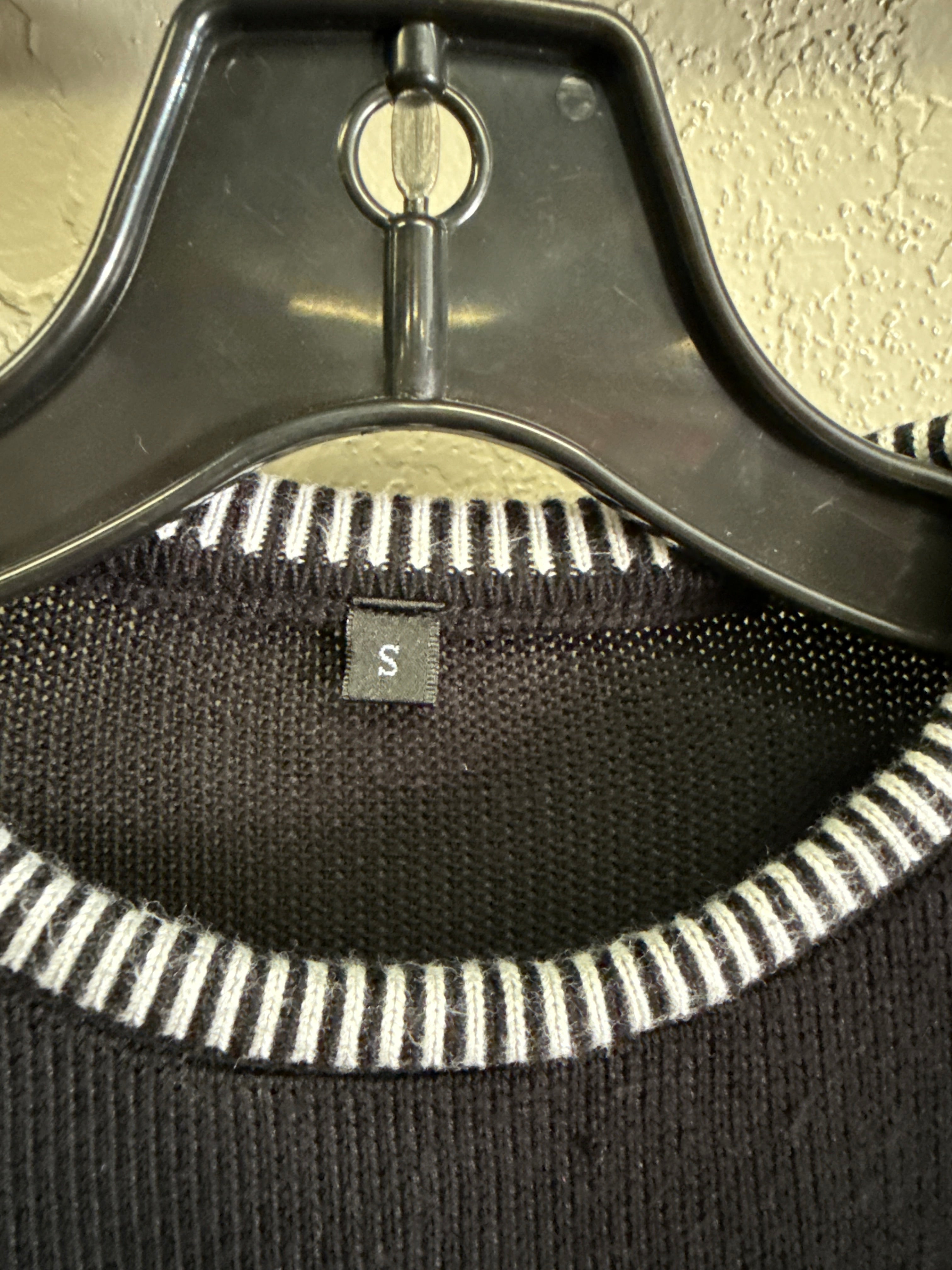 SLEEVELESS KNIT TOP