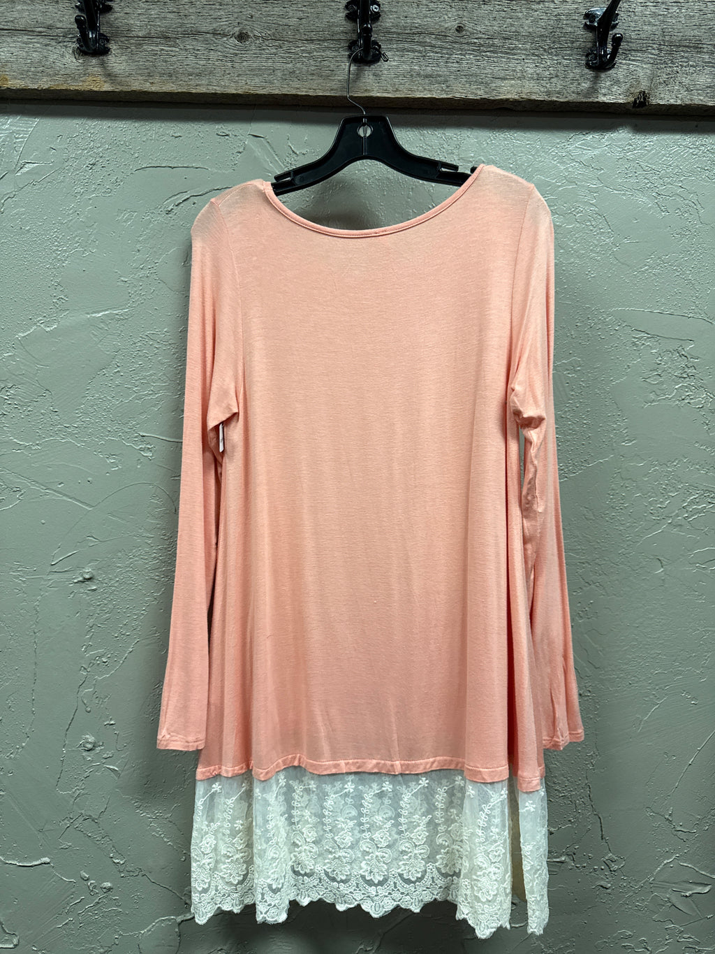 NWT VANILLA BAY LACE HEM TOP (org$38)