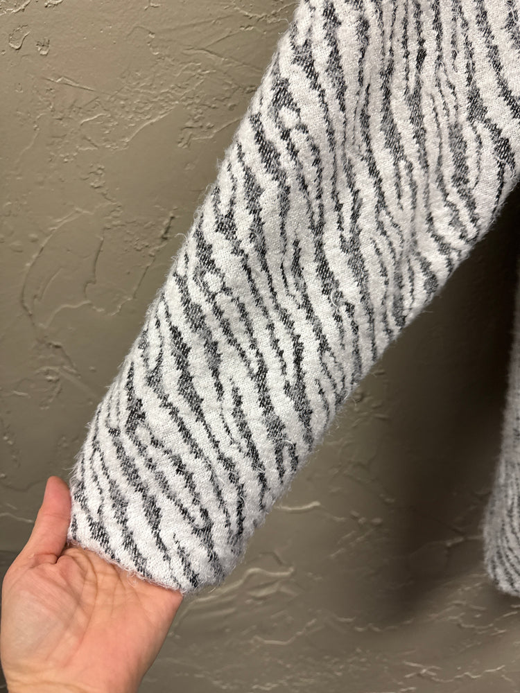 *ZEBRA STRIPED CARDIGAN