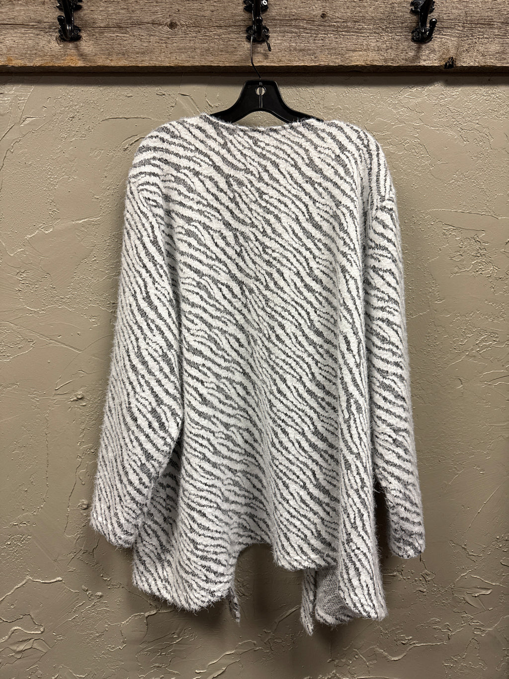 *ZEBRA STRIPED CARDIGAN