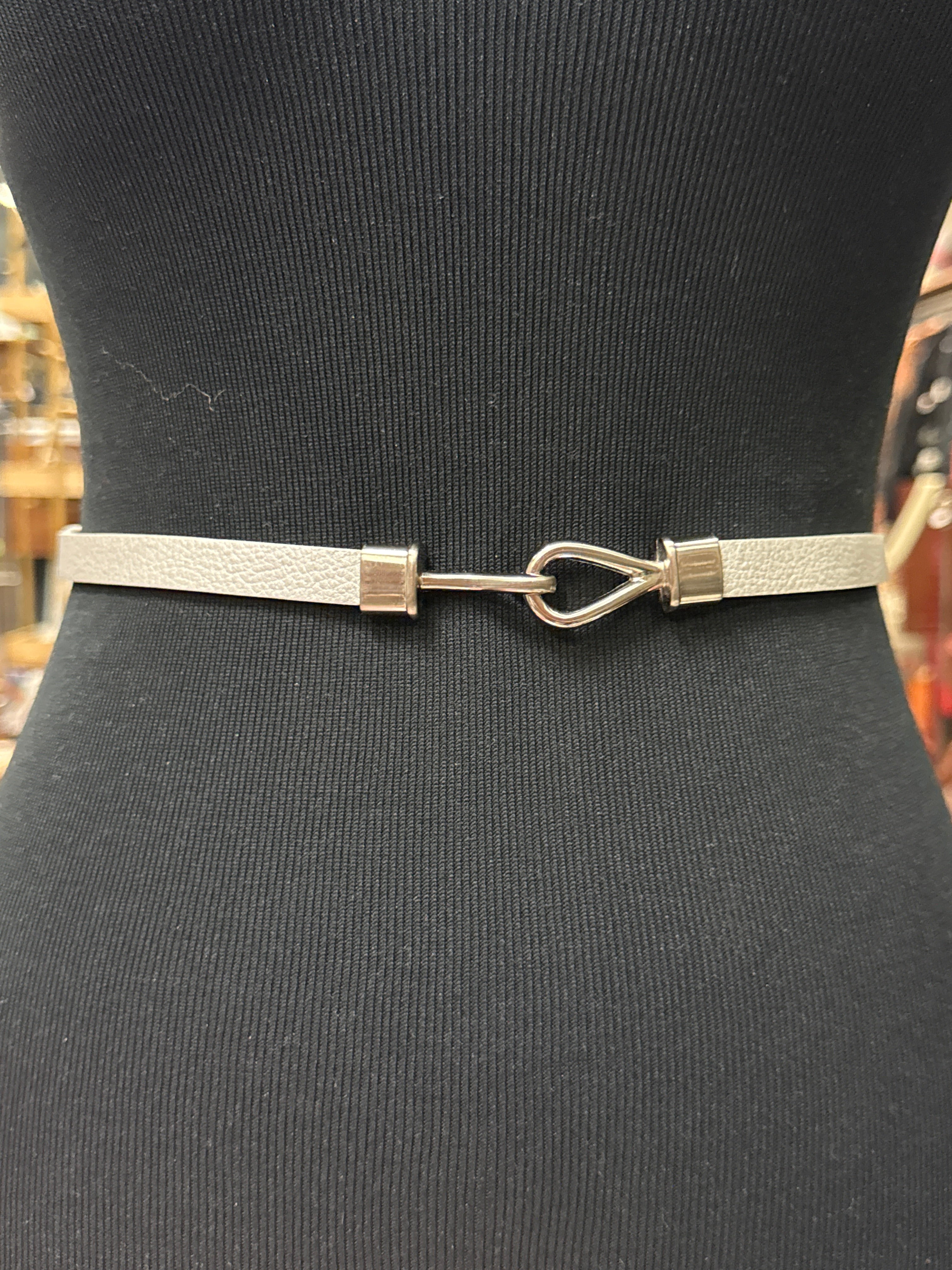 ADJUSTABLE HOOK-BUCKLE BELT