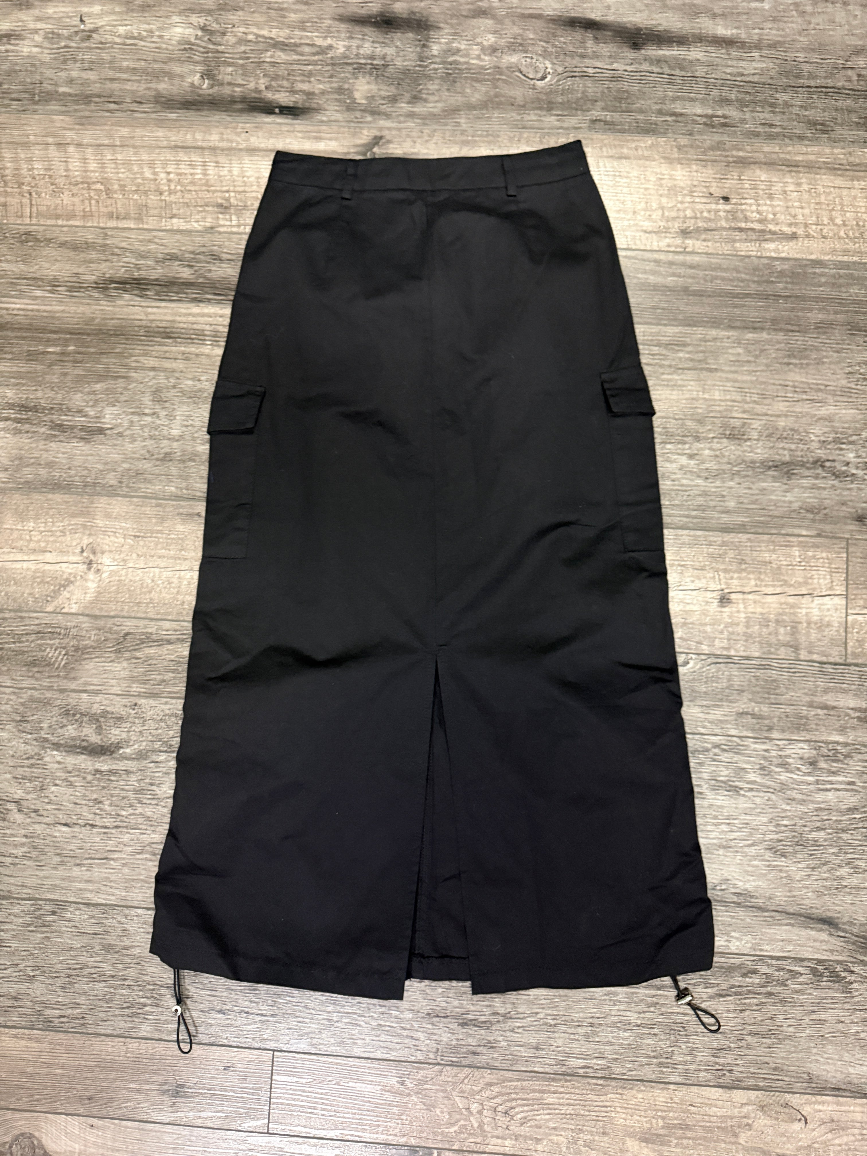 BLACK CARGO MIDI SKIRT